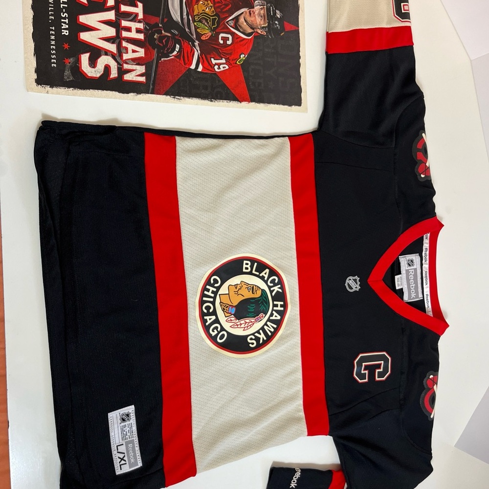 Reebok Chicago Blackhawks Jonathan Toews 19 Youth Jersey L/XL Black Red + Poster